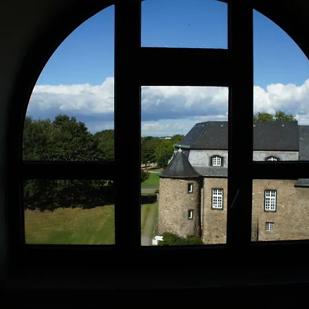 מלון Am Schloss Broich 3*