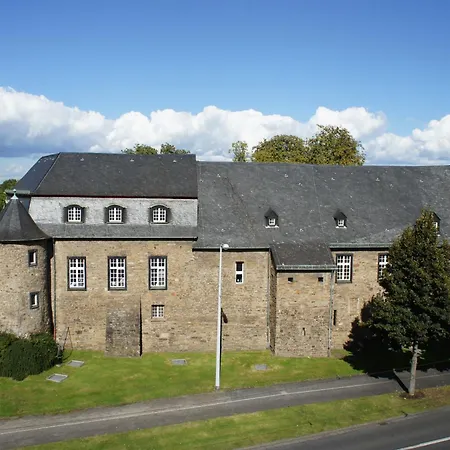 Hotel Am Schloss Broich 3*