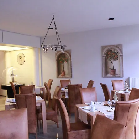 布罗伊希城堡酒店 3*