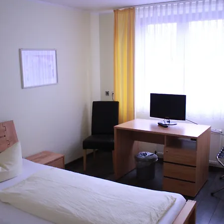 Am Schloss Broich מלון