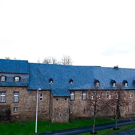 Hotel Am Schloss Broich 3*