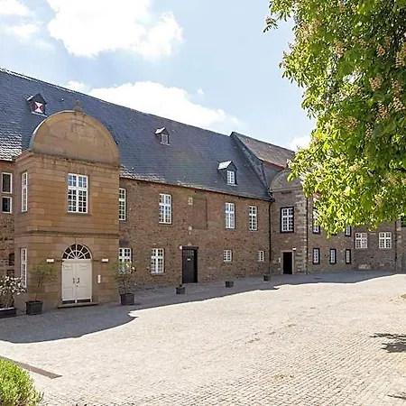 Am Schloss Broich 3*