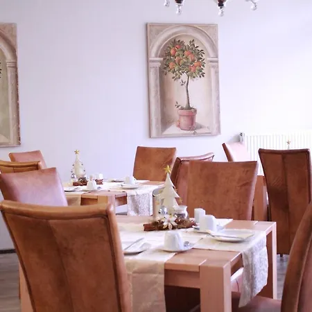 Hotel Am Schloss Broich 3*