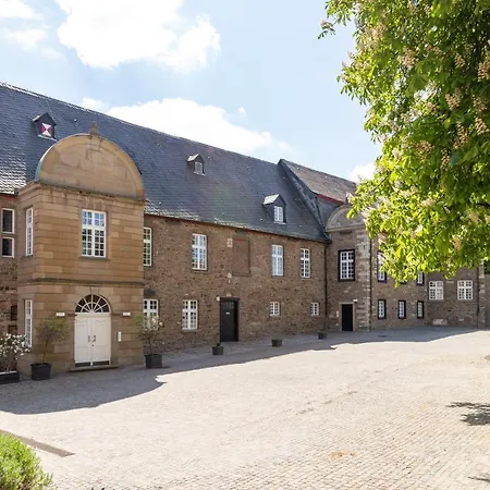 Hotel Am Schloss Broich 3*