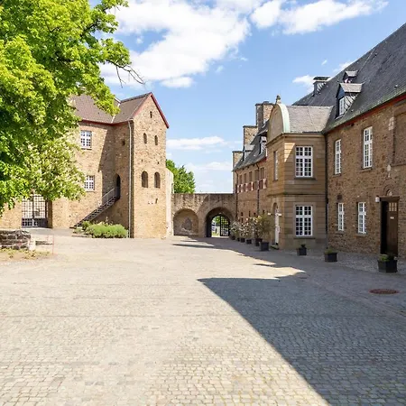 Am Schloss Broich Muelheim an der Ruhr