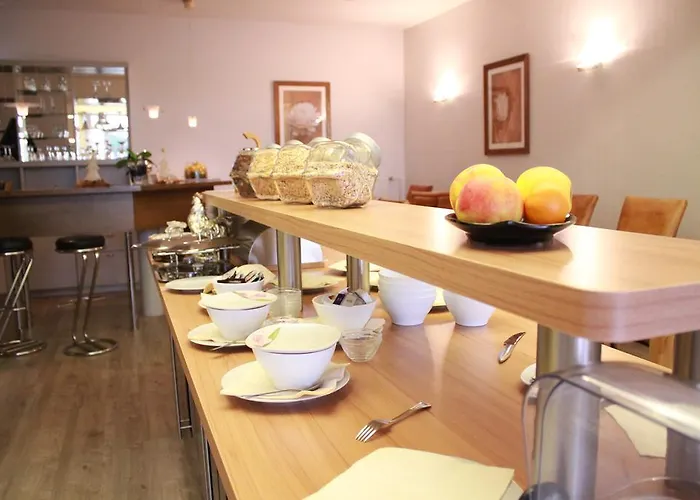 Am Schloss Broich 호텔 3*