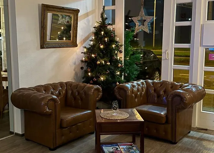 Am Schloss Broich 3*