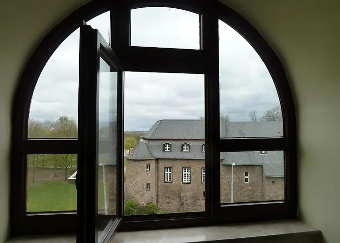 Otel Am Schloss Broich