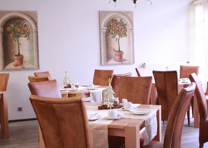 Otel Am Schloss Broich 3*