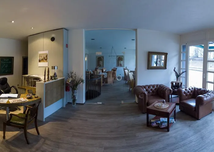 מלון Am Schloss Broich 3*