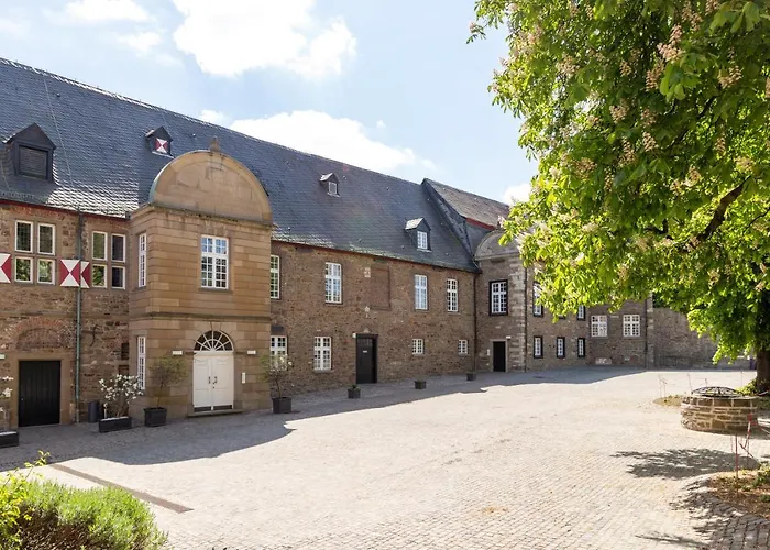 Otel Am Schloss Broich 3*