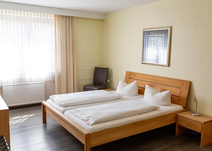 Am Schloss Broich 3*